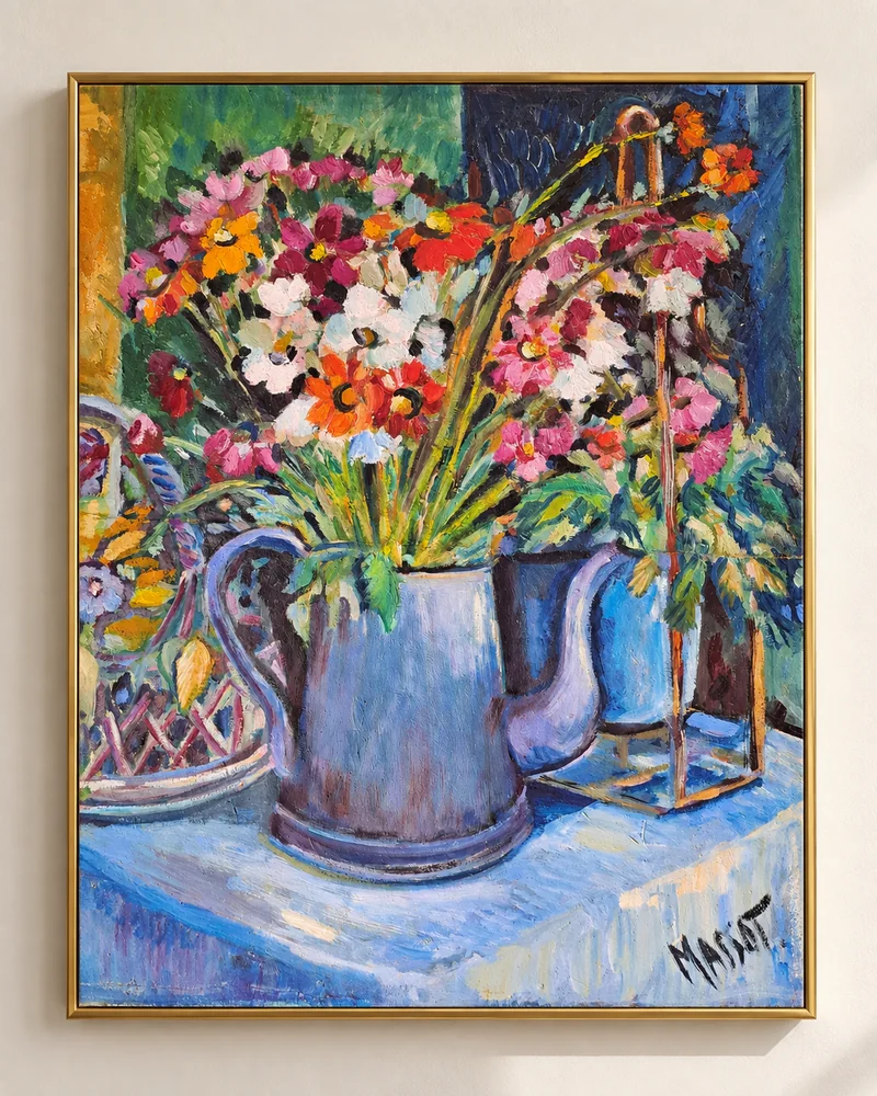 Bouquet de fleurs dans un pichet bleu, encadré de doré